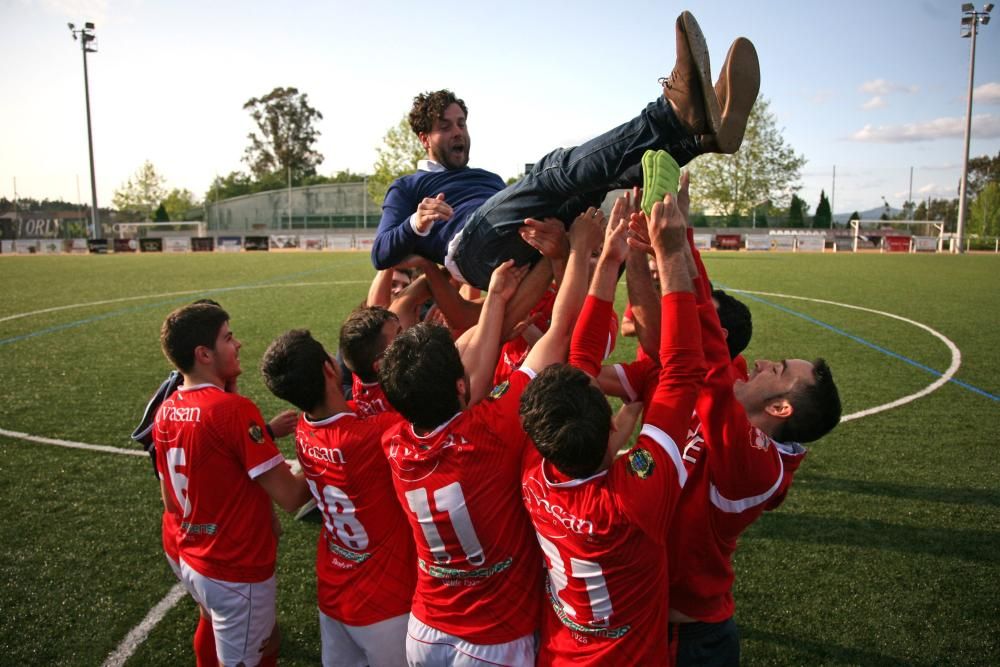 El club homenajea en su despedida al capitán tras 15 años en el club y a su entrenador, tras seis temporadas al frente del banquillo.