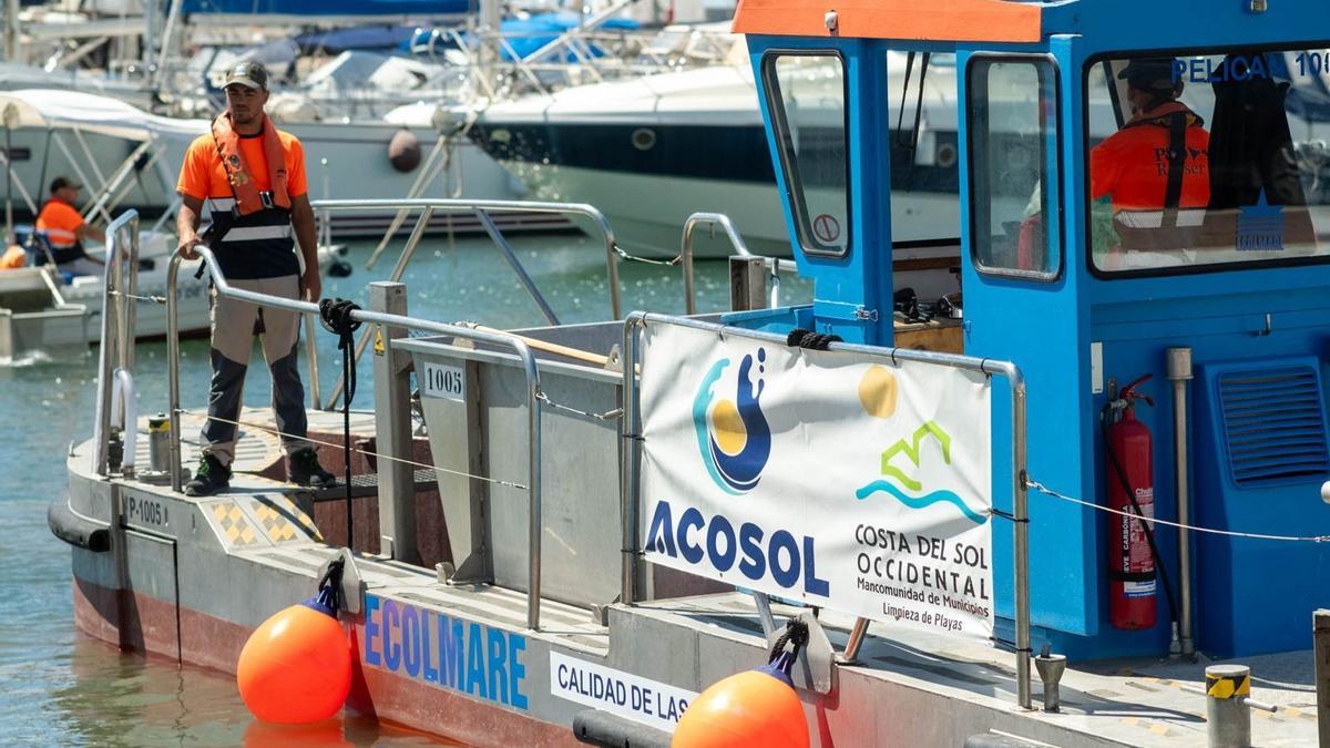 Barco de limpieza de Acosol