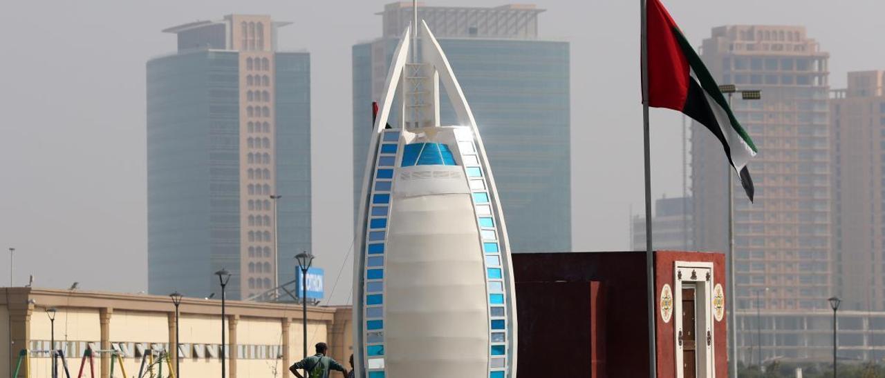 Una representación del Burj Al Arab en la cumbre de países árabes.