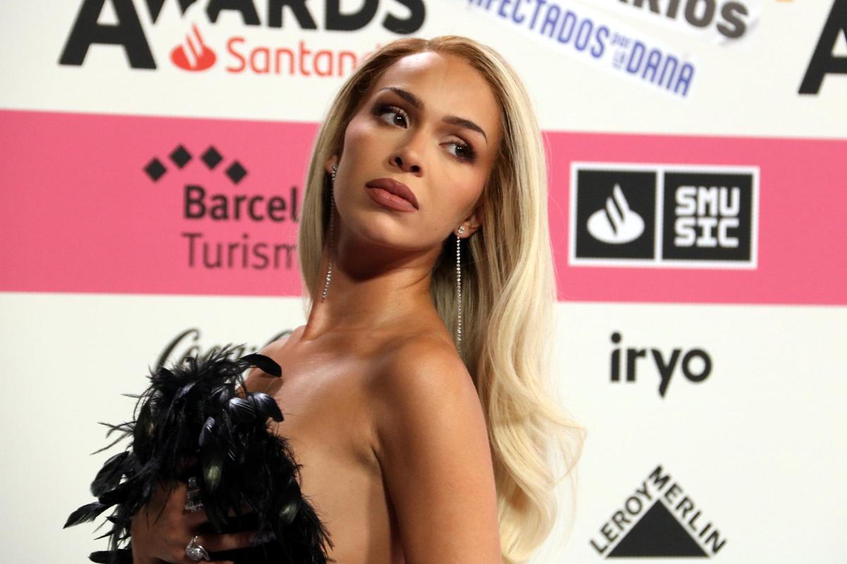Bad Gyal a la catifa vermella de Los40 Music Awards, abans de la gala que se celebrarà al Palau Sant Jordi