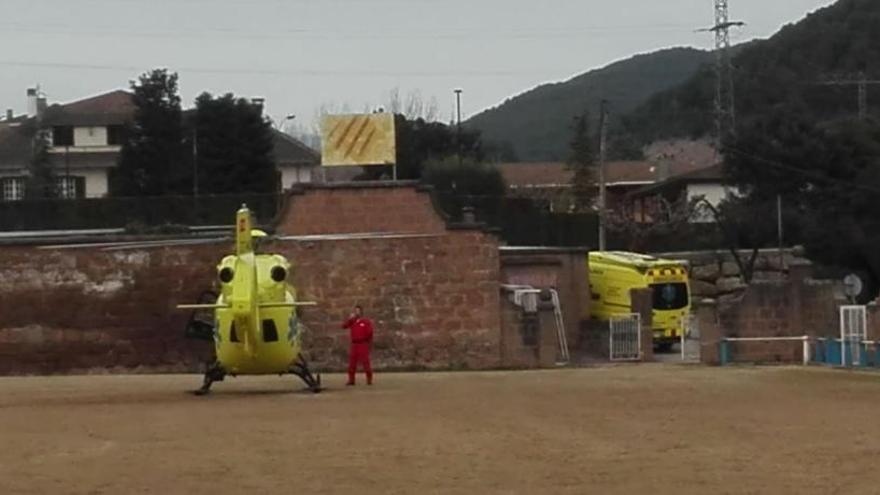 L&#039;helicòpter del SEM ha aterrat al camp de futbol de Valls