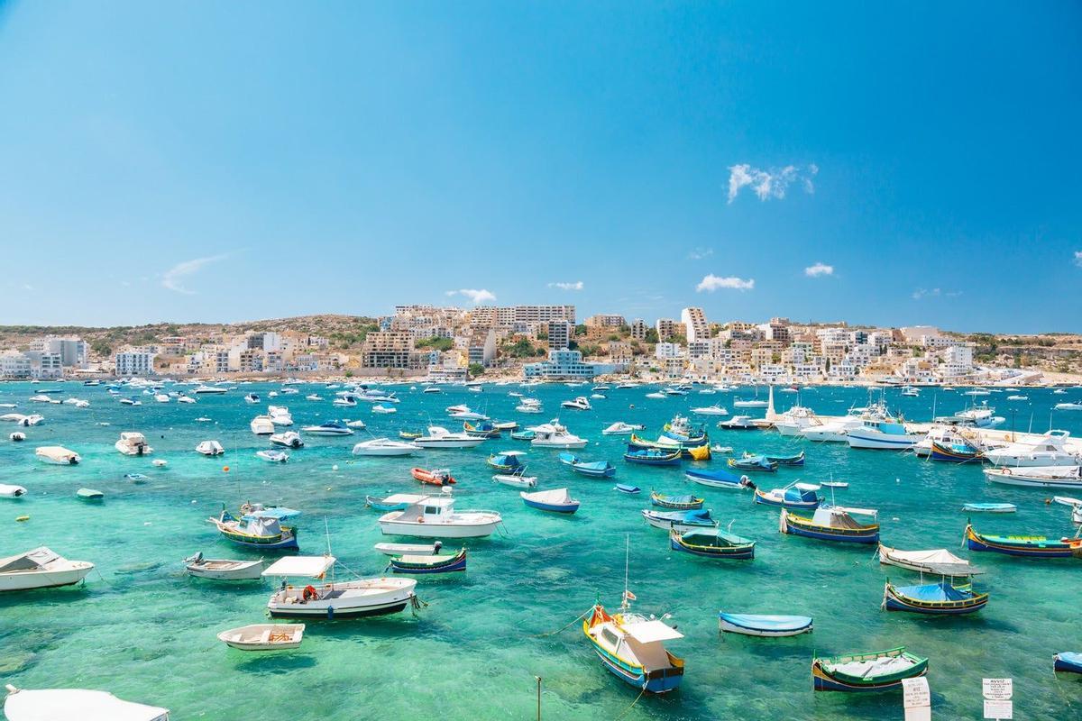 Barcos en la bahía de Buġibba