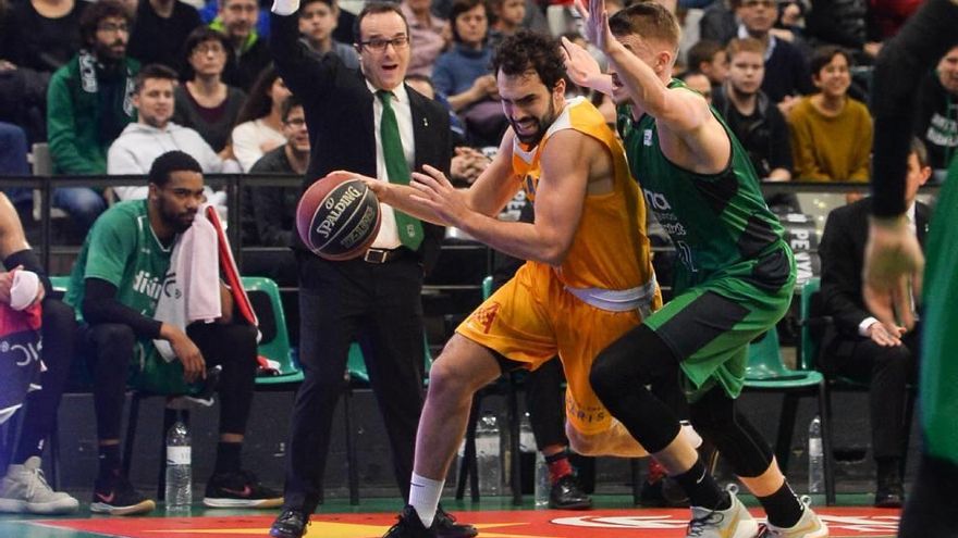 El escolta Vítor Benite, ayer, durante el encuentro ante el Divina Seguros Joventut.