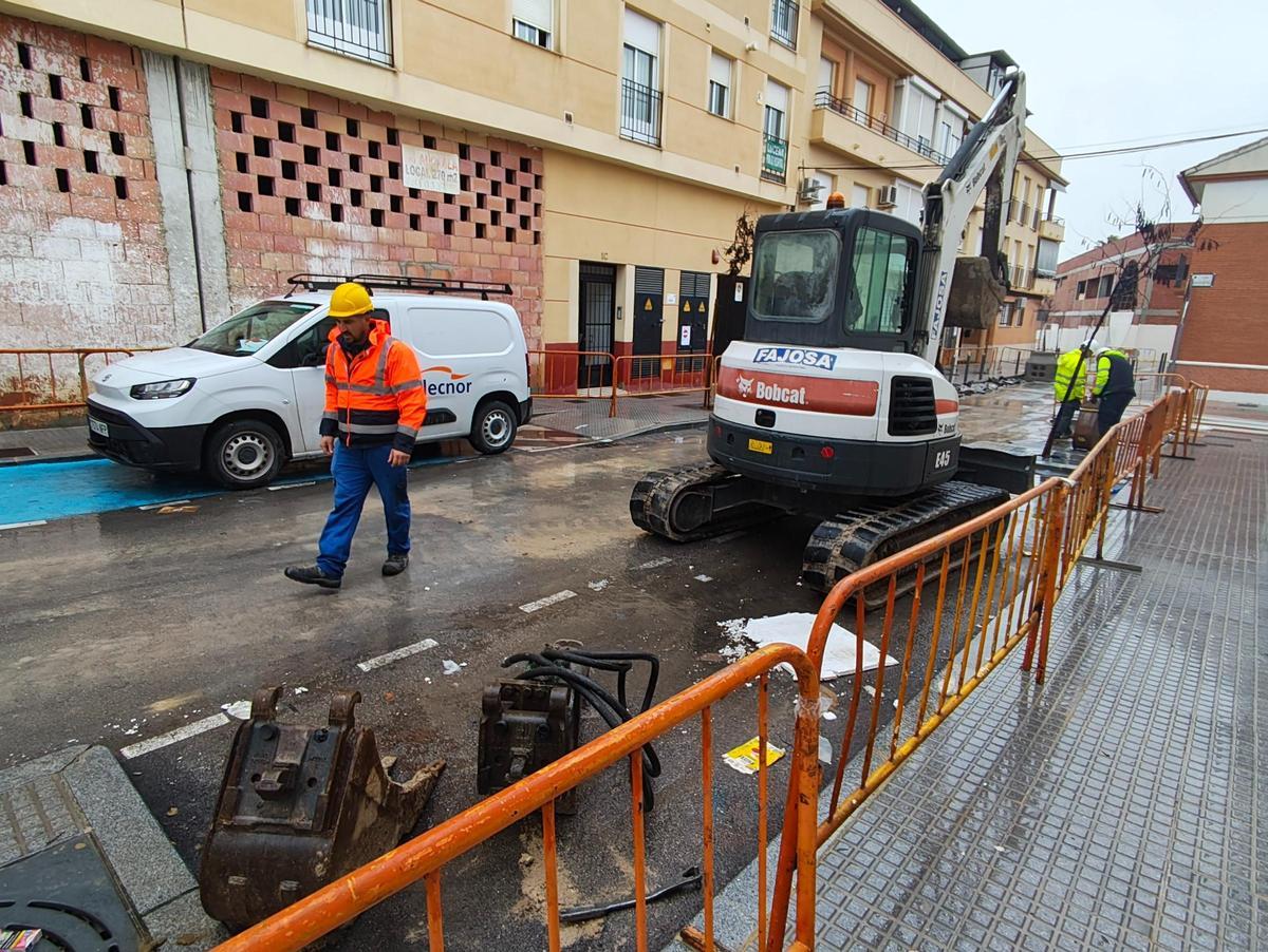 Trabajos de mejora de las redes de Endesa en Lucena llevados a cabo hace unos meses.