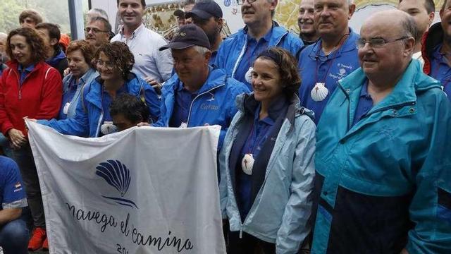 Algunos de los participantes en la regata jacobea, ayer, en el Botánico.