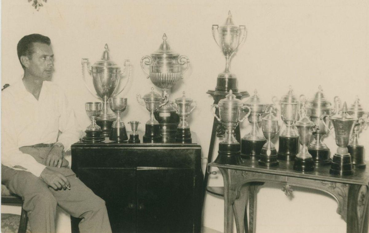 Francisco Costa Colomar, con trofeos de su carrera como regatista. | ARCHIVO FAMILIA COSTA