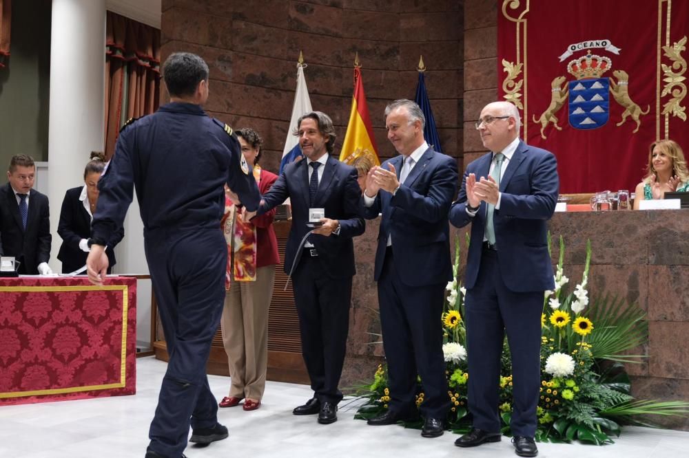 Homenaje en el Parlamento canario por el incendio