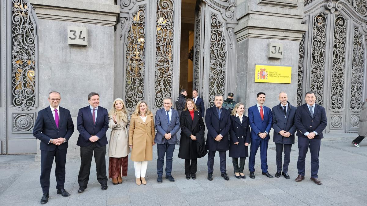 Rovira con otros consejeros de Educación tras la reunión en Madrid
