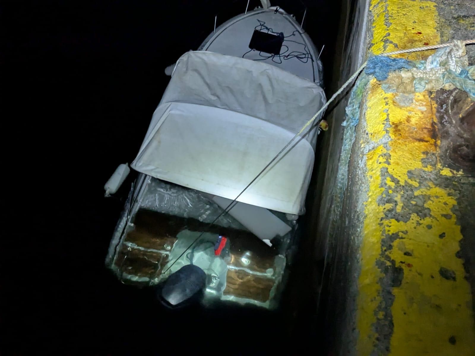 La lancha de recreo "Faneca Brava" se hunde de madrugada en Ons
