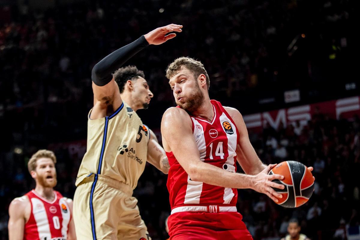 Vezenkov fue un mal sueño para el Barça en la primera mitad, junto a la intensidad de Ward