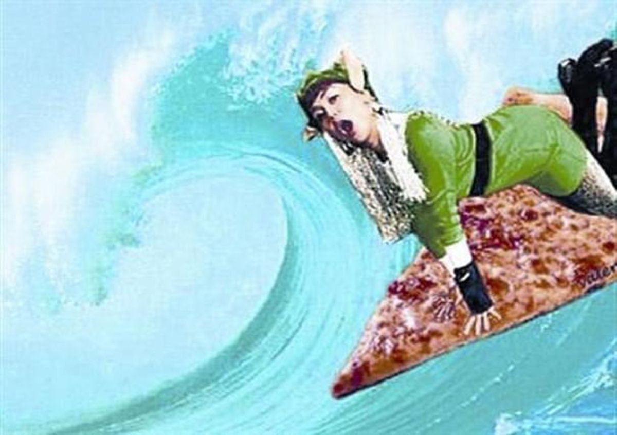 L’artista surfeja sobre una pizza. L’artista surfeja sobre una pizza.