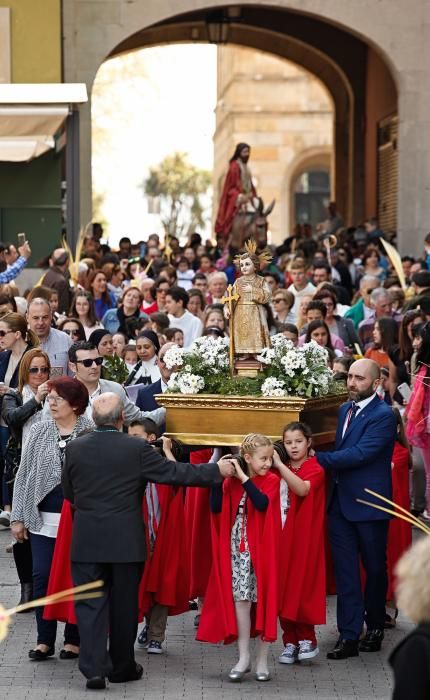 Procesión y bendición de los ramos en Gijón.