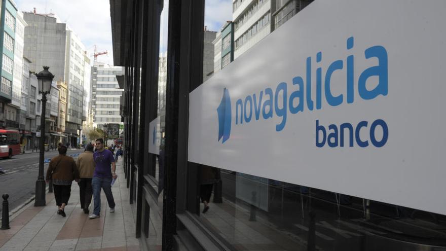 Oficina con el logo de Novagalicia Banco.