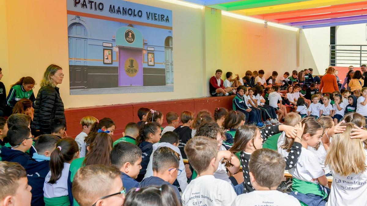 Inauguración del patio 'Manolo Vieira' en el CEIP La Pastrana (Ingenio)