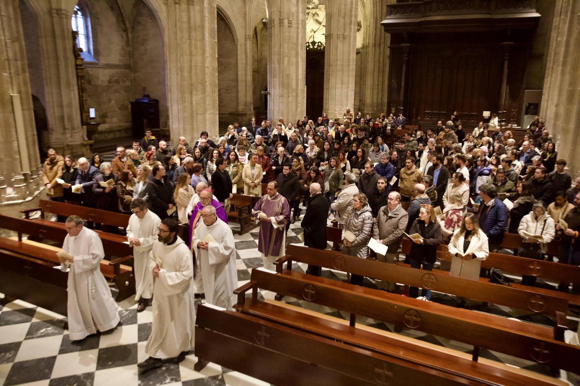 En imágenes: Rito de admisión al catecumenado de adultos en la catedral de Oviedo