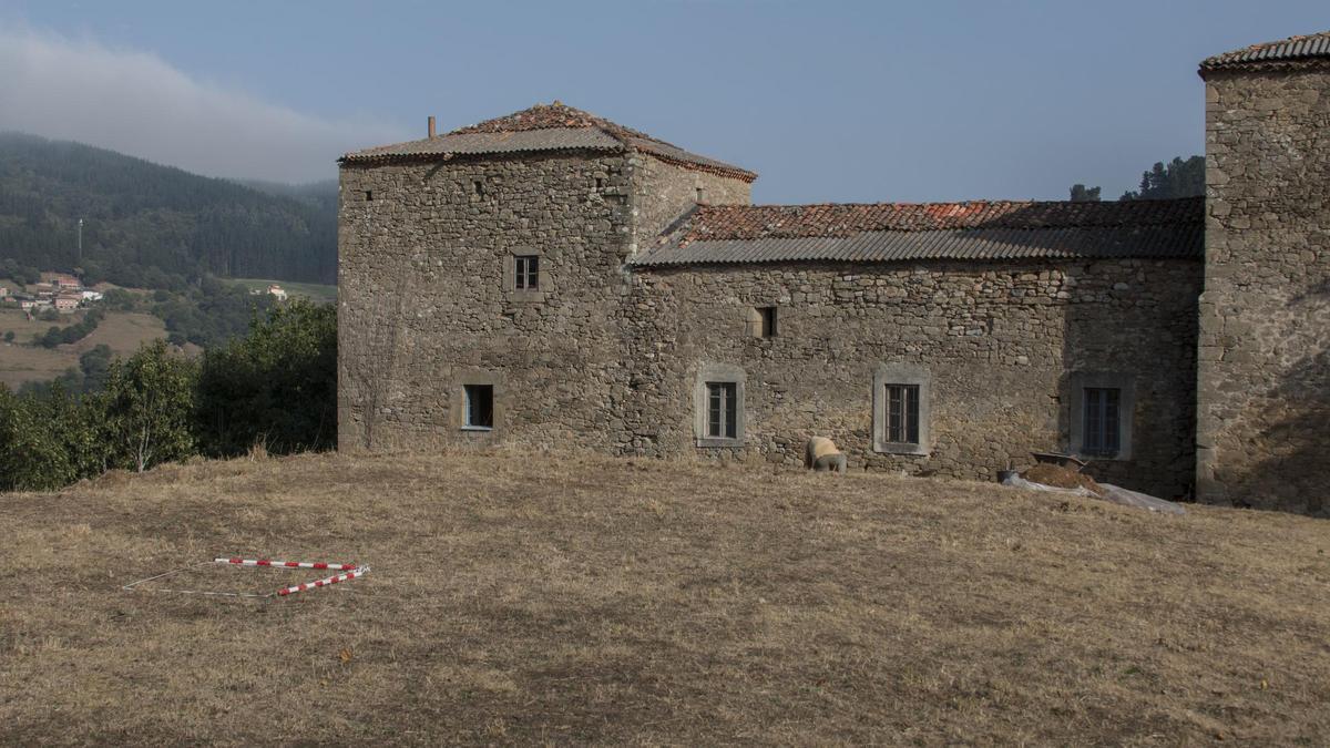 Proceso de excavación de los sondeos junto al palacio de Cienfuegos y Peñalba.