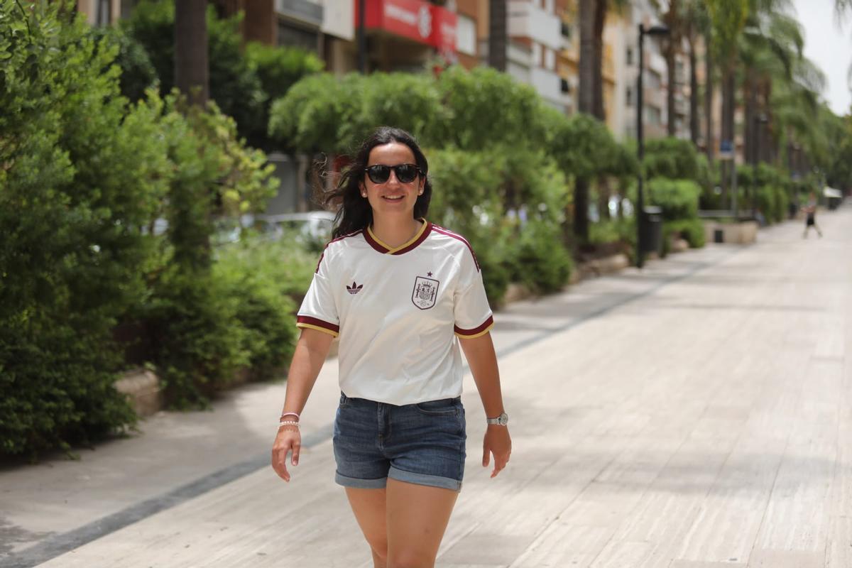 La camiseta blanca causa furor y está agotada en muchos puntos de venta oficial