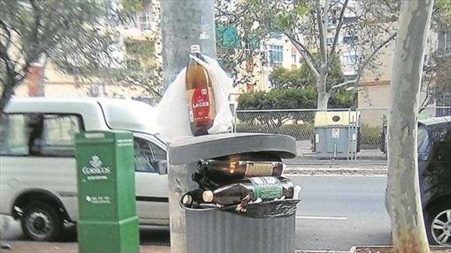 89 botellas en una mañana, récord del barrendero