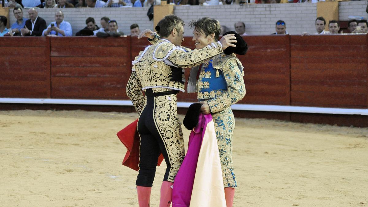 Brindis de los dos hermanos, Julio Benítez y Manuel Díaz, en Morón, en 2017