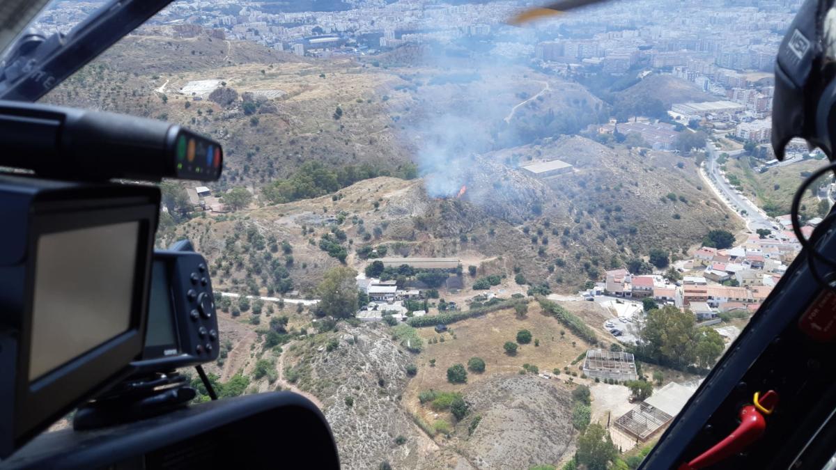 Vista desde los helicópteros del Infoca al incendio en el Monte Coronado.