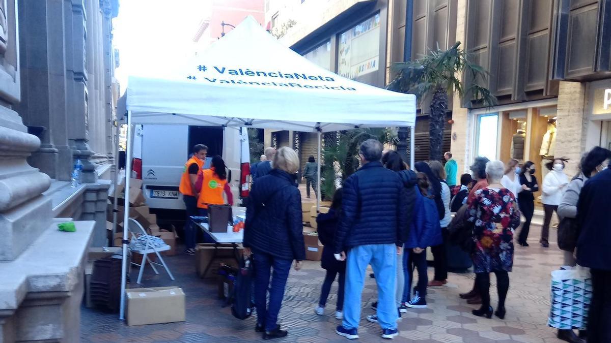 Difusión de la campaña del contenedor marrón en València