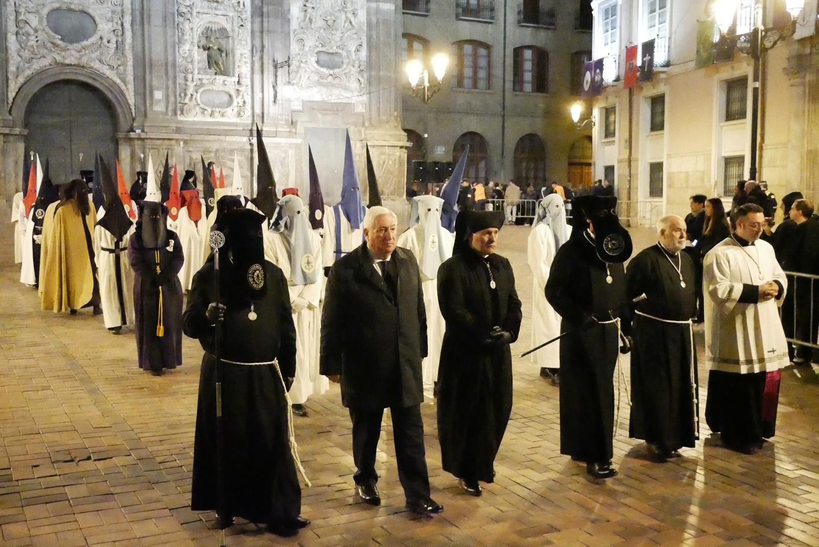 En imágenes | Zaragoza se conmueve con el 'Encuentro' de Jesús del Calvario y la Virgen de los Dolores