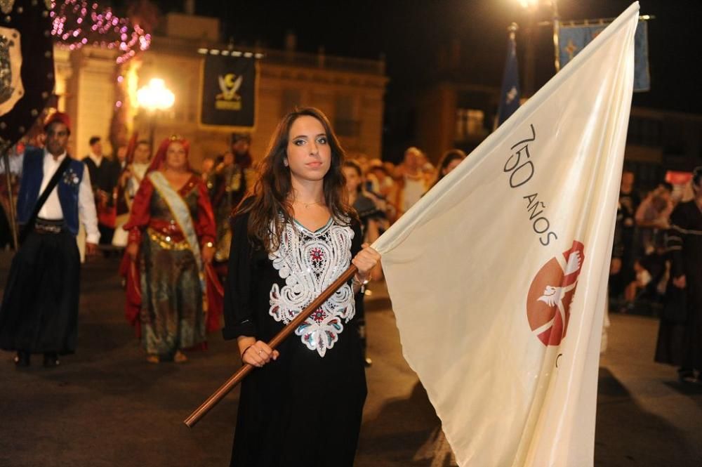 Desfile de Moros y Cristianos por las calles de Mu