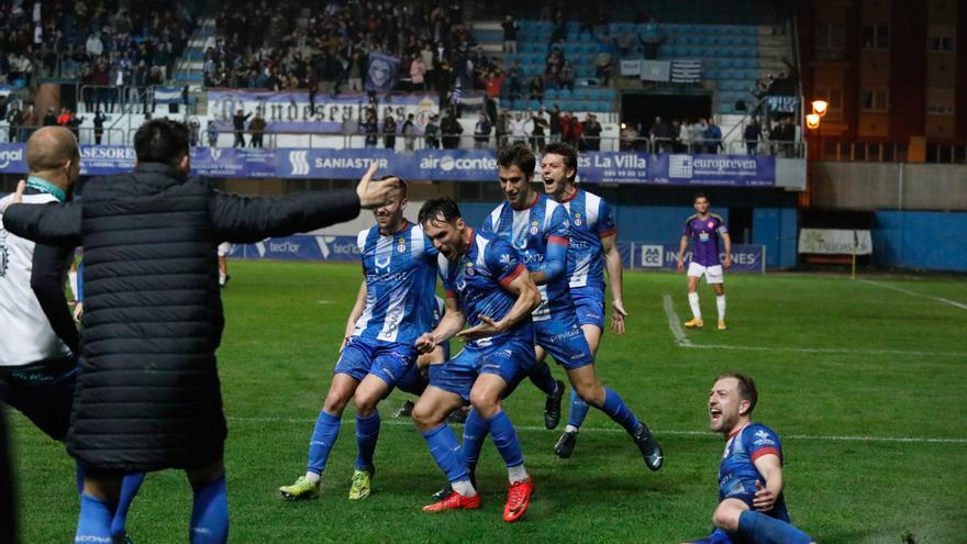 El Avilés enciende al Suárez Puerta con un valioso triunfo (2-0) en el descuento en una fantástica tarde de fútbol