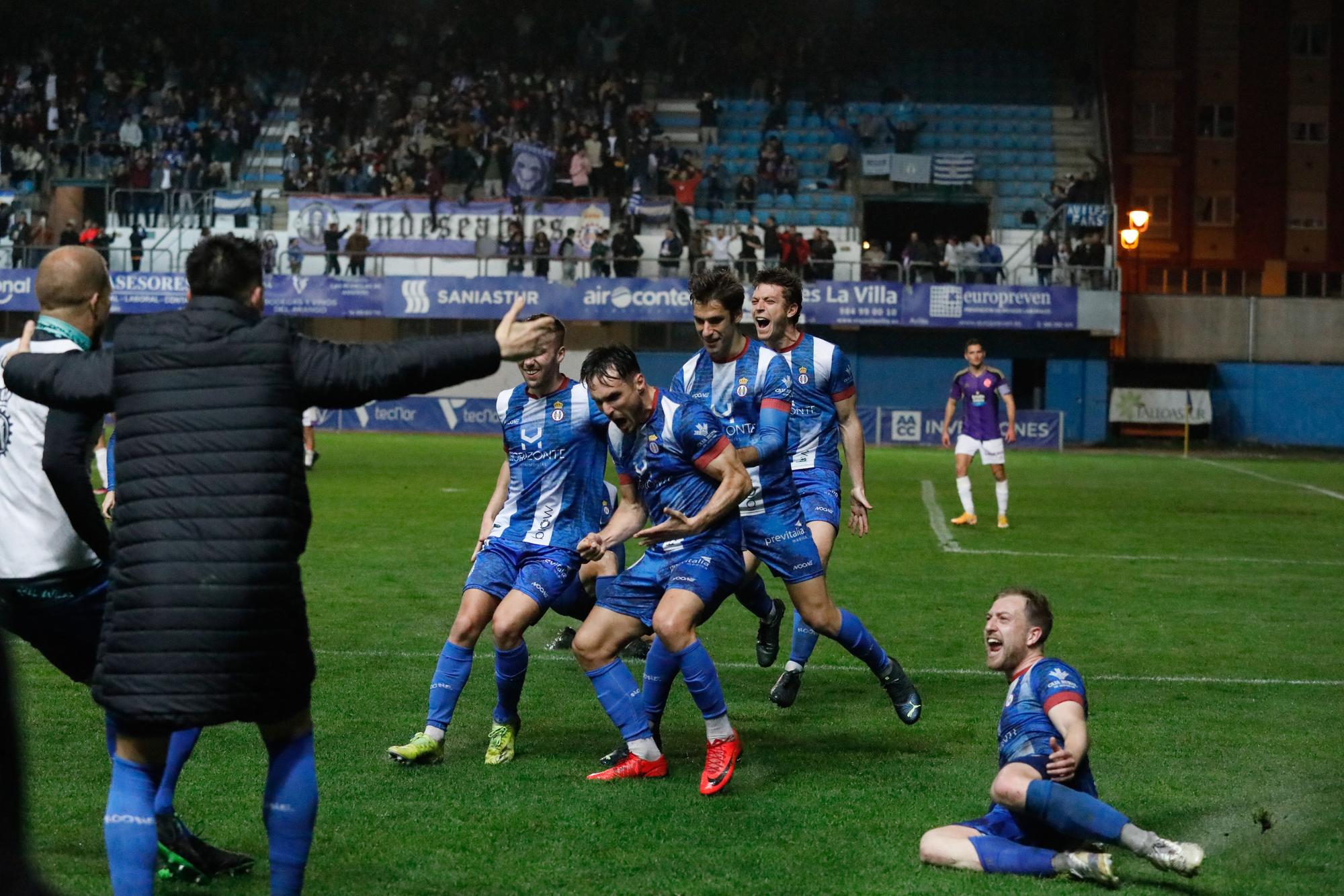 Las imágenes de la victoria (2-0) del Real Avilés antes más de 3.000 espectadores en el Suárez Puerta