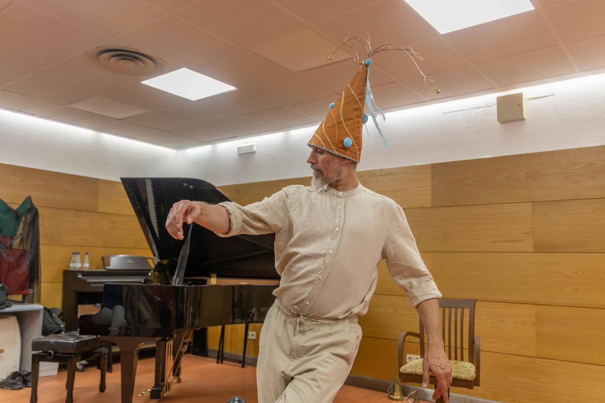 En la sala de ensayo de "Vicenta Lorca": memoria, cuerpo y música en la Compostela que danza En la sala de ensayo de "Vicenta Lorca": memoria, cuerpo y música en la Compostela que danza