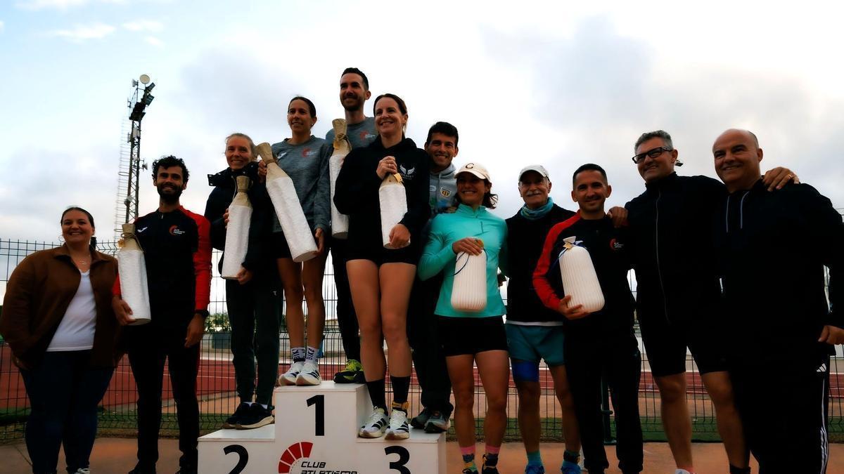 Podio de los ganadores del SemiMarató Fira de Maig de Campos