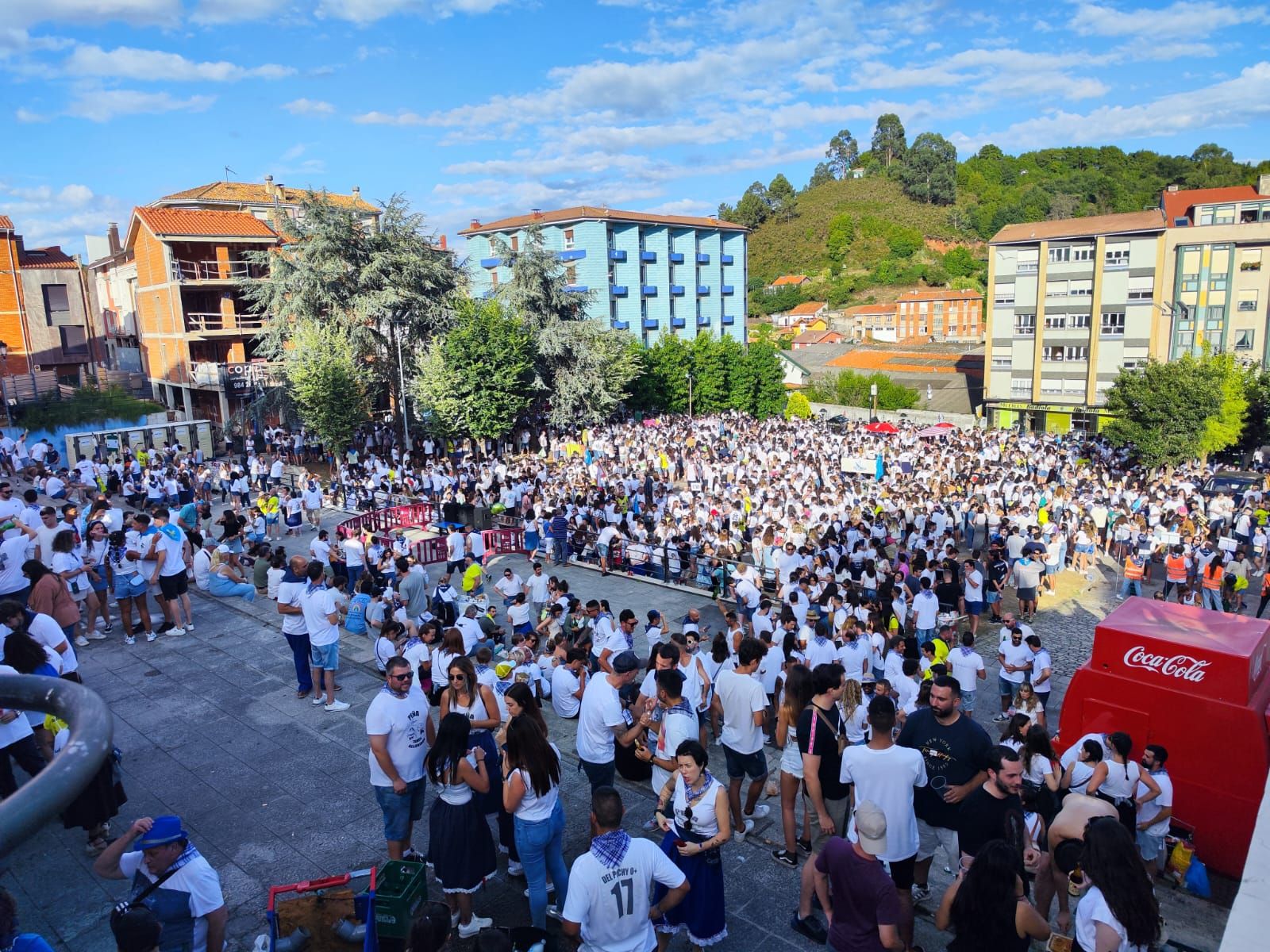 Candás 'descorcha' las fiestas de San Félix con un 'rally' de la sidra multitudinario