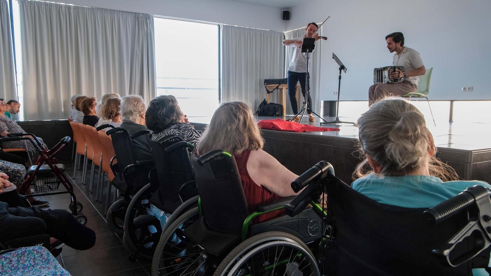 Musicoterapia en Sa Serra para mayores y jóvenes con diversidad funcional