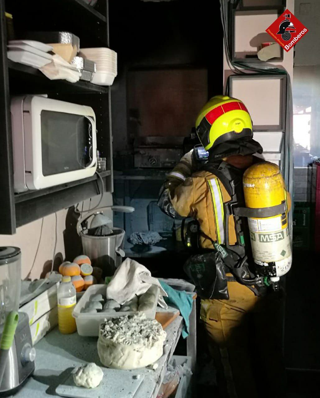 Una freidora eléctrica provoca un incendio en una cafetería de Benidorm