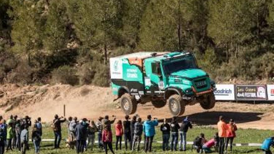 El camió de Gerard de Rooy en plena volada