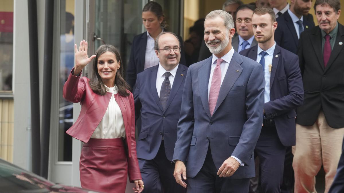 Felipe y Letizia renuevan su biblioteca en Fráncfort.