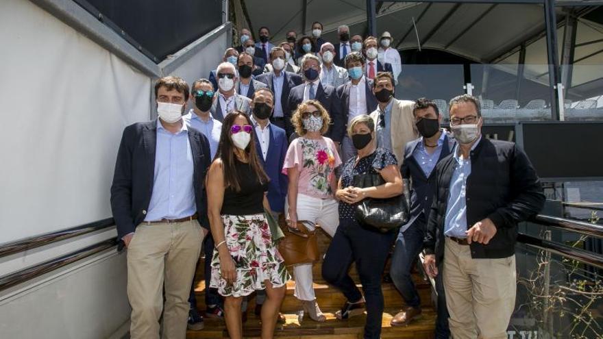 Miembros fundadores de la asociación «Propeller Club Alicante», ayer. 