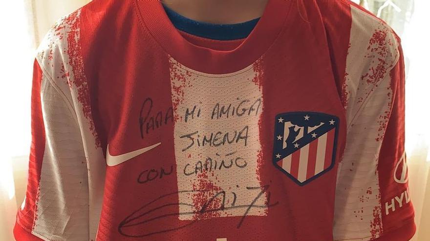 Camiseta firmada por Griezmann para Jimena, la aficionada sanabresa.