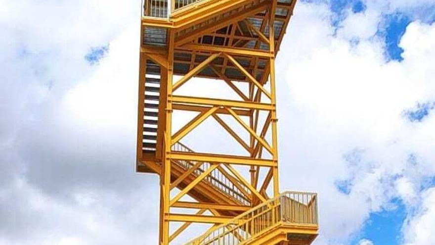 La nueva torre de vigilancia contra incendios tiene 16 metros de alto.