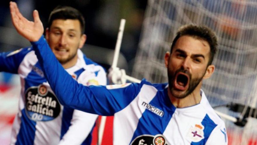 El Deportivo conserva la esperanza y hunde al Málaga