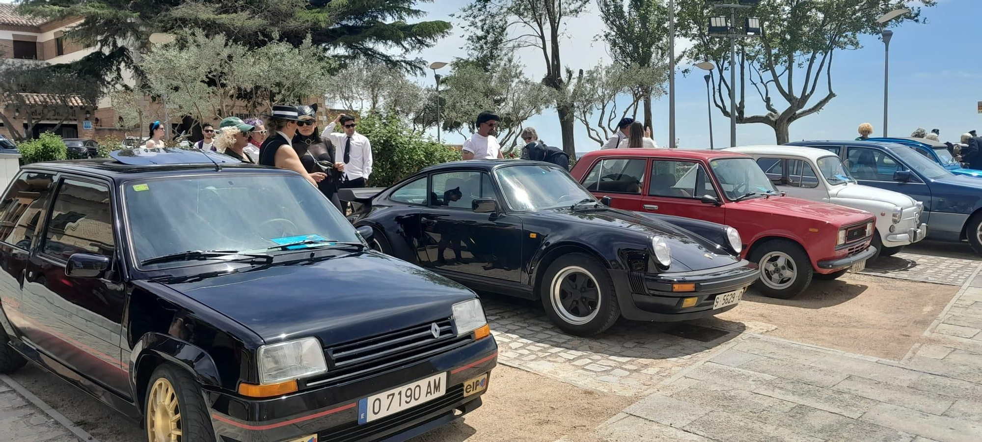 GALERÍA | Reunión de coches clásicos y fiesta de disfraces en Toro