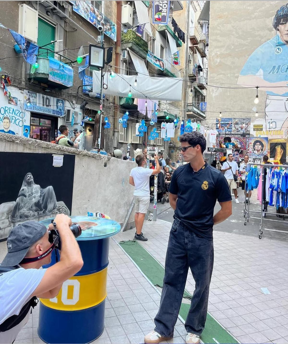 Juan durante el shooting en Nápoles