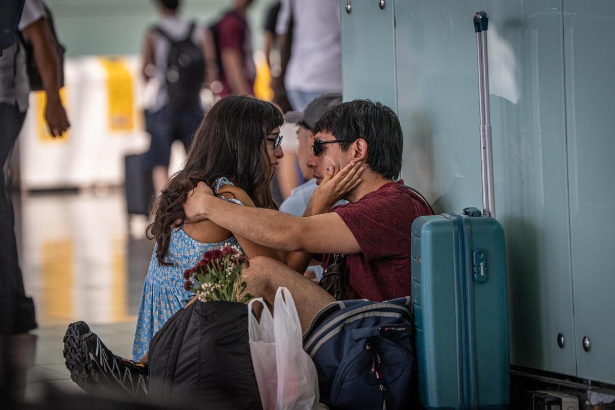 Pasajeros en el aeropuerto de Barcelona-El Prat durante una jornada de huelga de personal Pasajeros en el aeropuerto de Barcelona-El Prat durante una jornada de huelga de personal