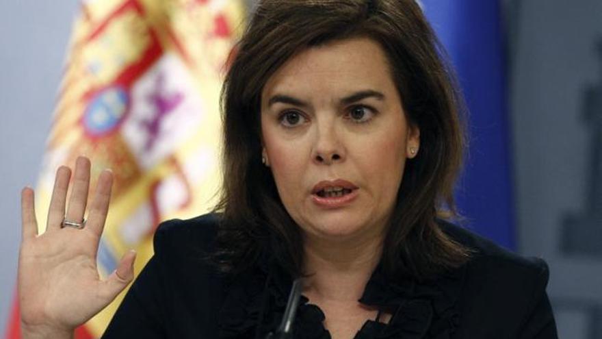 La vicepresidenta del Gobierno, Soraya Sáenz de Santamaría, durante la rueda de prensa posterior al Consejo de Ministros de hoy, 28 de junio.