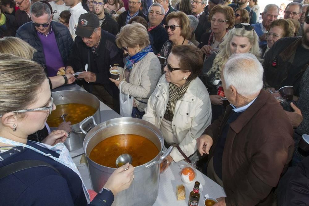 Reparto de pelotas en Pozo Estrecho por San Fulgencio