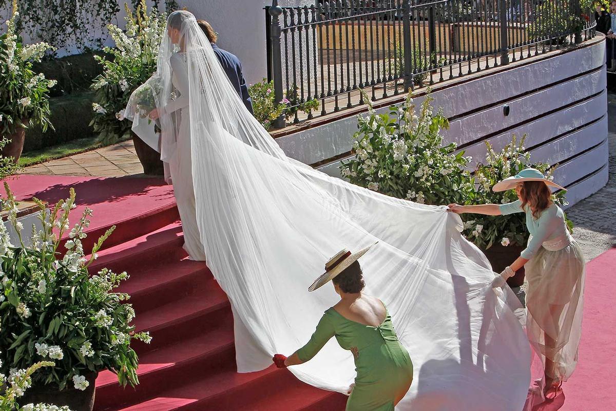 El vestido de novia de Eva González y Cayetano Rivera