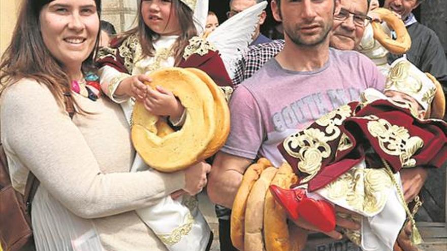 La tradicional Festa del Rotllo reúne a más de 7.000 personas