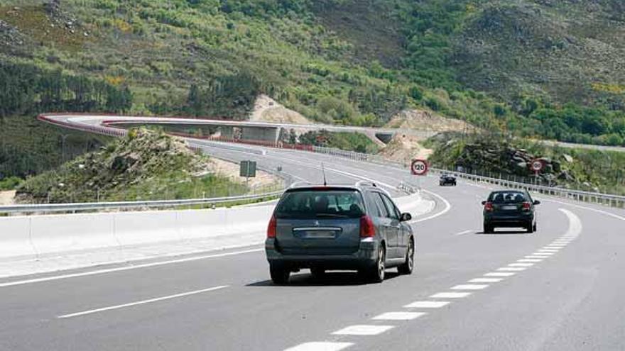 Tramo del viaducto del Barbantiño, que entró ayer en servicio