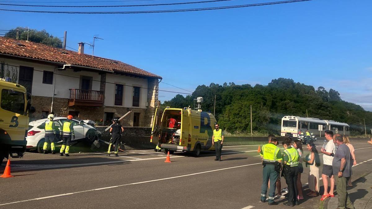 ACCIDENTE TREN | Un tren arrolla a un coche en Llanes, hay dos heridos ...