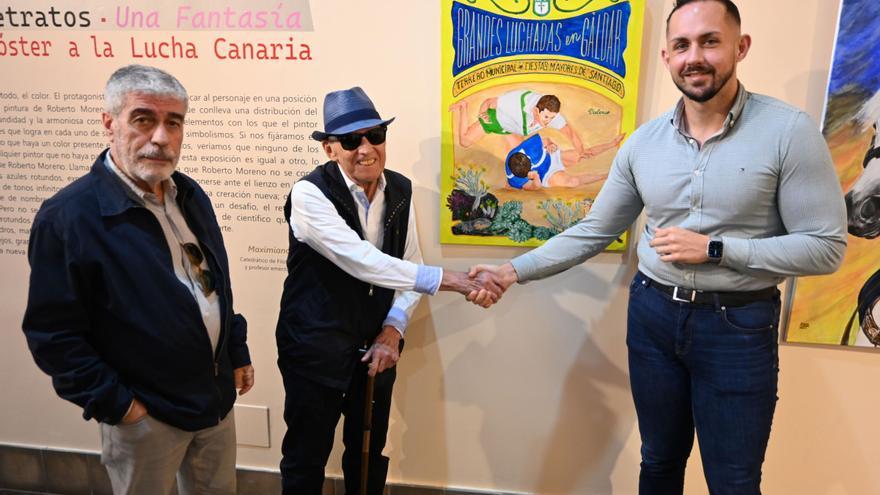Roberto Moreno dona a Gáldar el póster a la lucha canaria expuesto en la Sala del Sábor